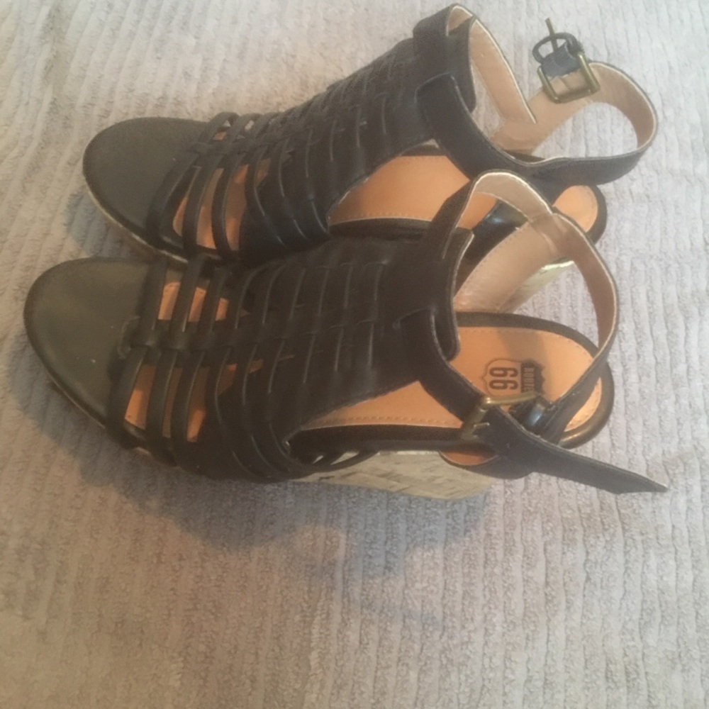 Black wedges